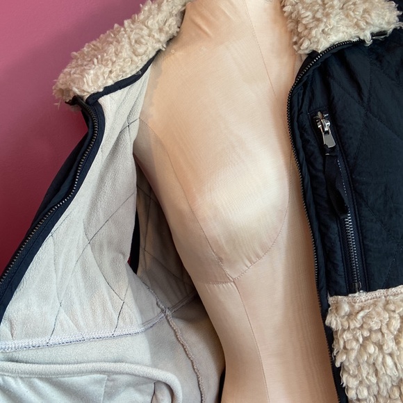 Abercrombie & Fitch Faux Shearling Zip Up Vest Small - Picture 3 of 5